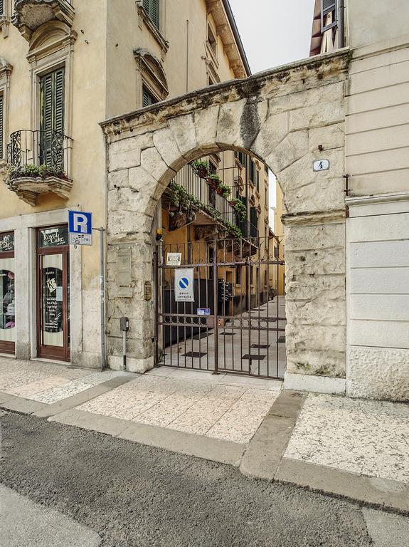 Arena Easy Suites Guesthouse Verona Exterior photo